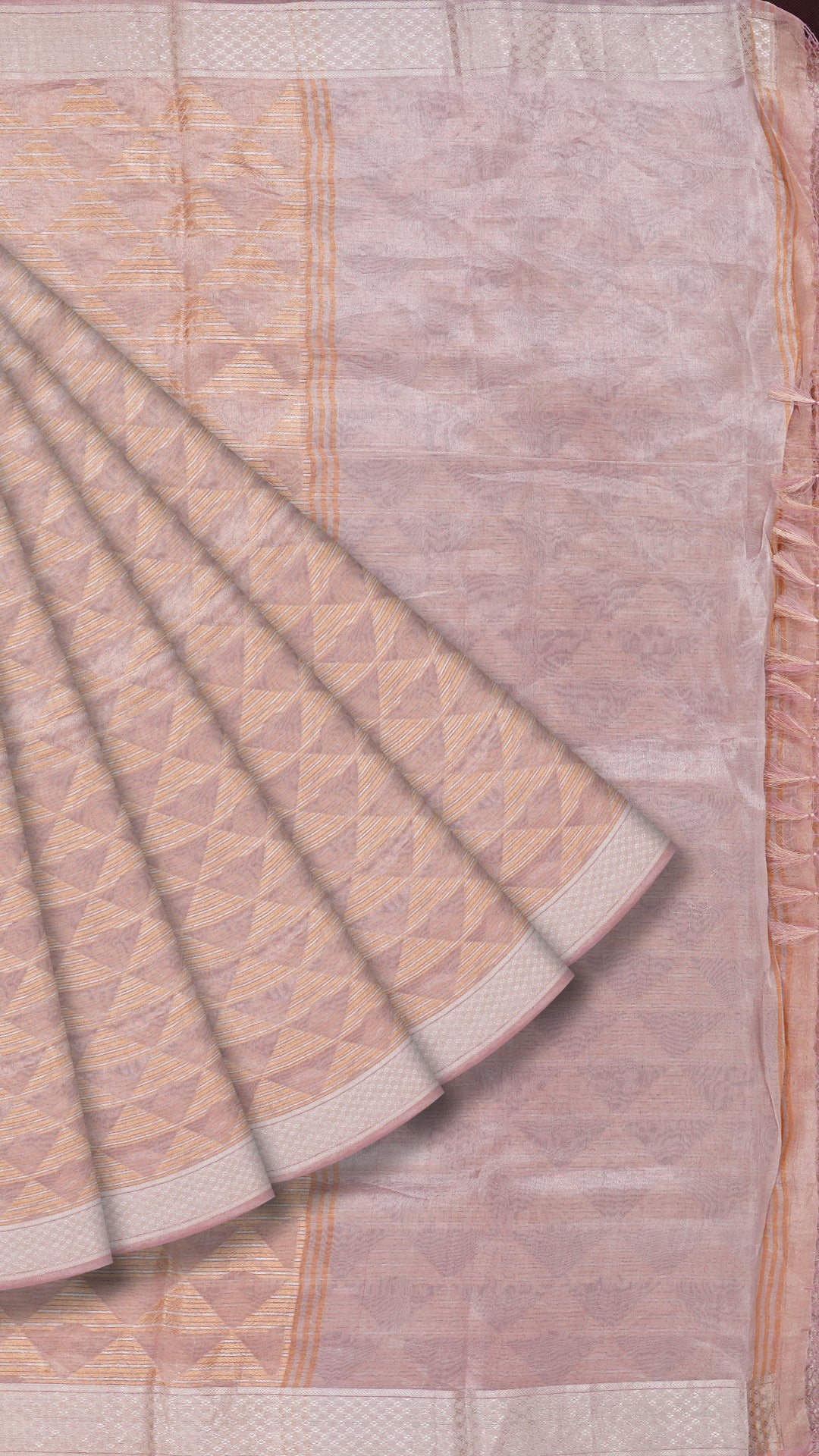 Light Maow Tissu Silk Saree with Geometric Pattern