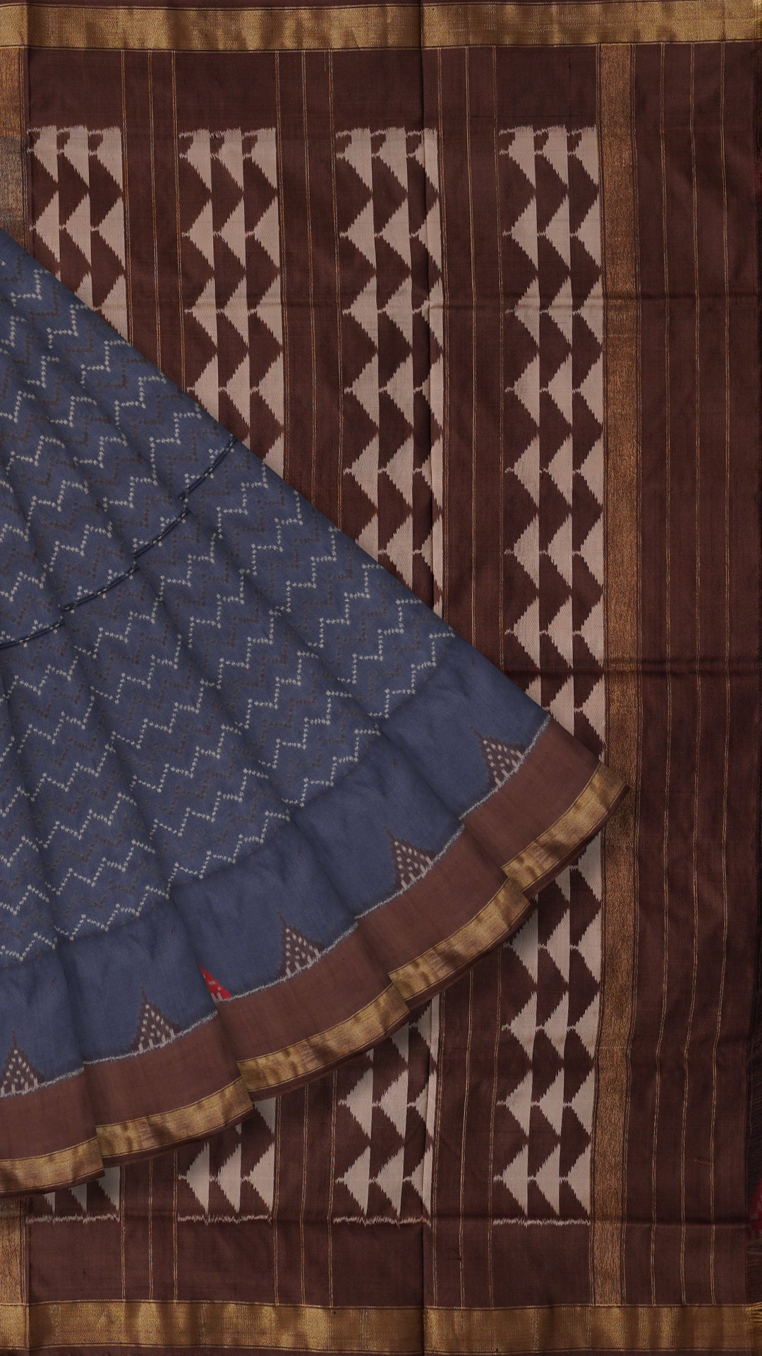 Ikkat Silk Saree with Zigzag Pattern & Plain Border