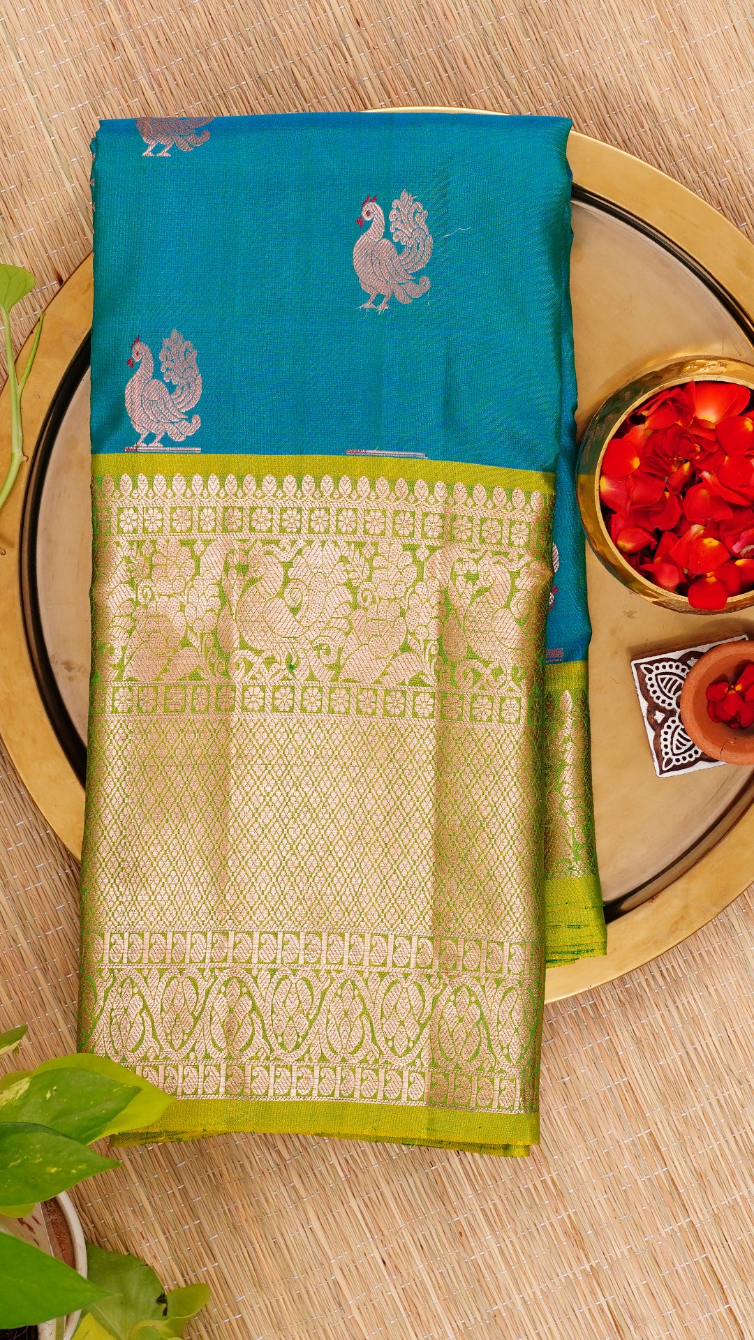 Rama Green Kanchi Pattu Saree with Buta Design and Yellow Green Contrast