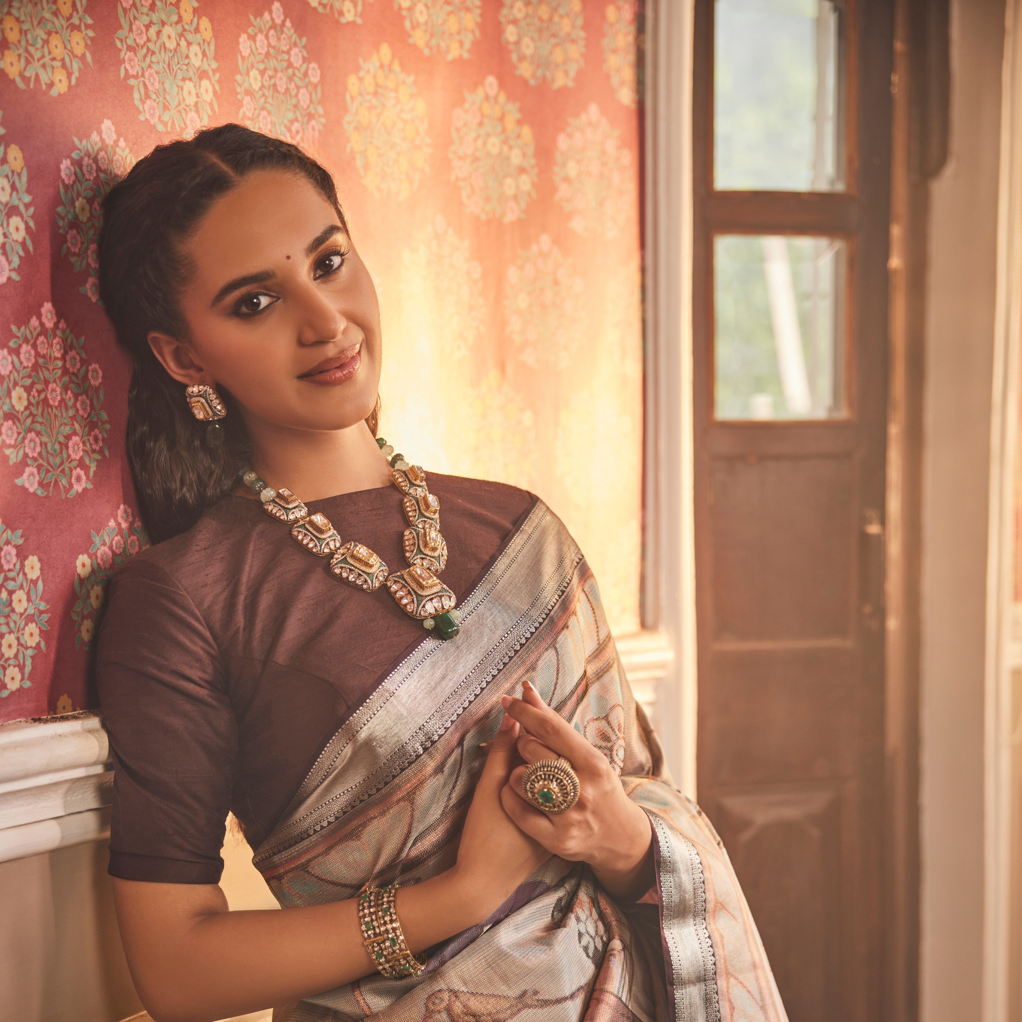 Vaarashi_Silks_Portrait_photos.png